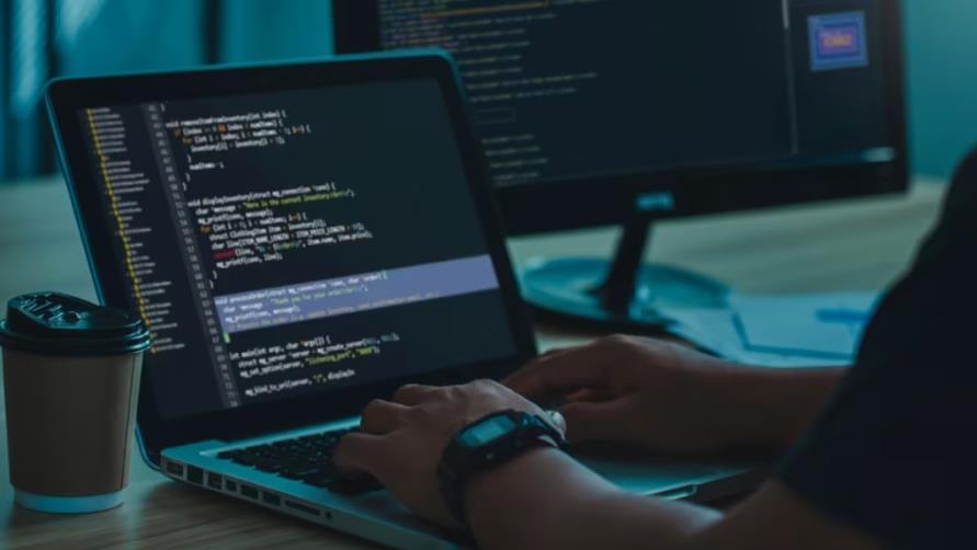 乌鲁木齐小程序开发中，.NET 与 .NET Core 的差异深度解析